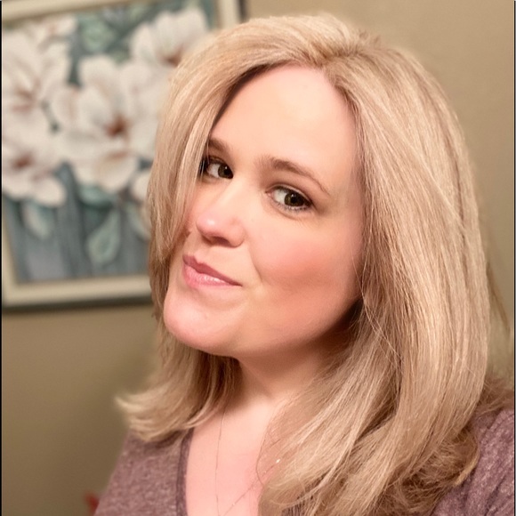 Meet your Posher, Daphne - Picture 2 of 3